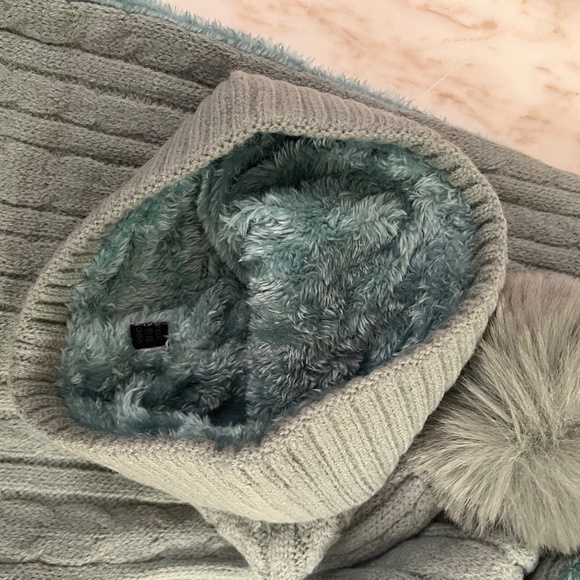 - UGG Sweather Weather Vintage Green  Fleece  pom pom hat infinity scarf set NWT - Picture 3 of 6